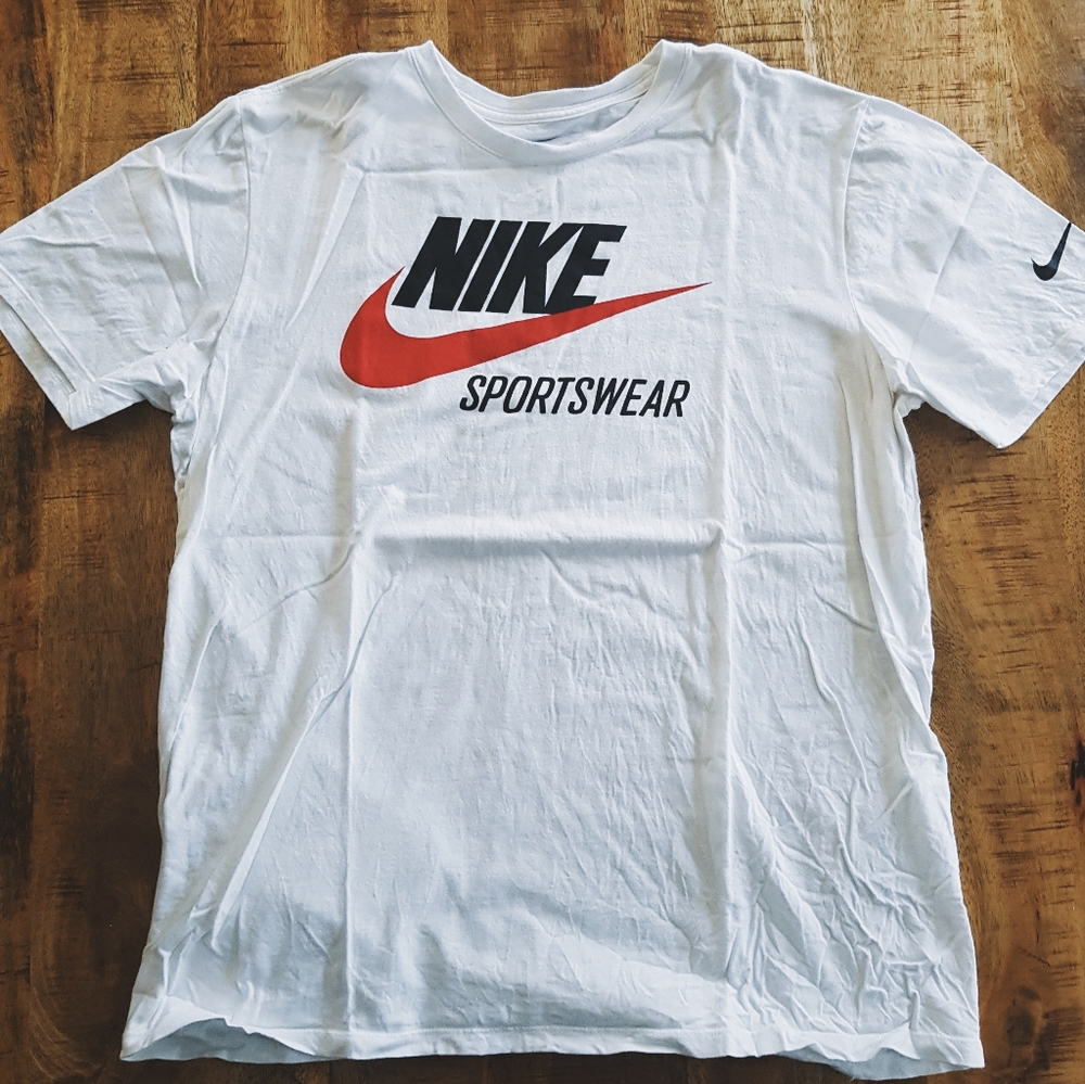 Nike T-Shirt (Large)